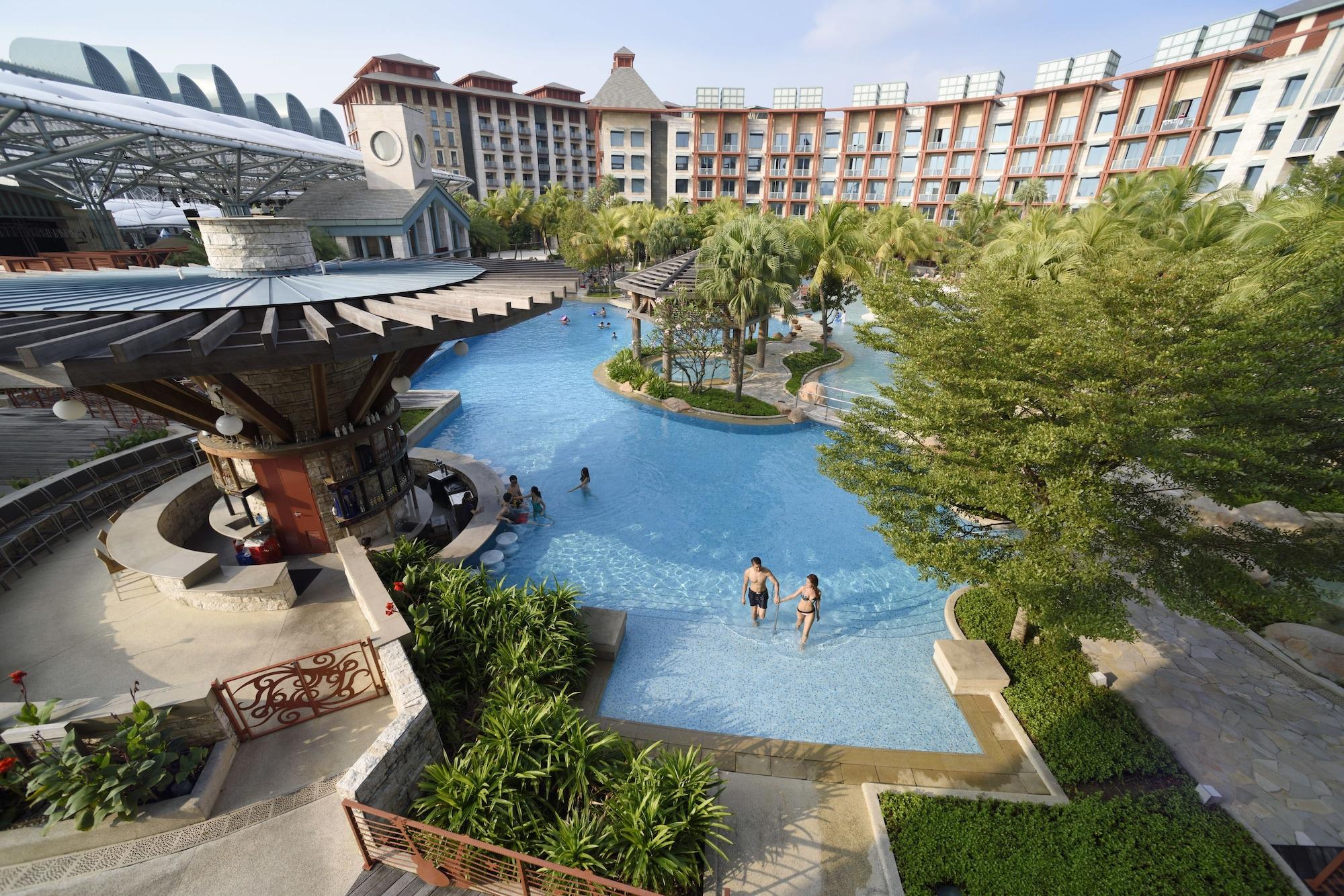 Resorts World Sentosa - Hotel Σιγκαπούρη Εξωτερικό φωτογραφία The pool at the resort